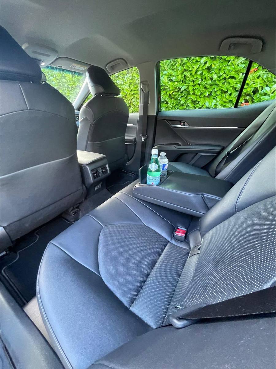 Intérieur Toyota Camry, eau offerte